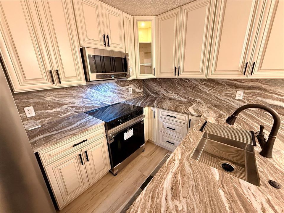 For Rent: $2,200 (2 beds, 2 baths, 1344 Square Feet)