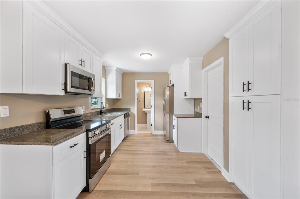 На продажу: $249,900 (3 спален, 2 ванн, 1266 Квадратных фут)