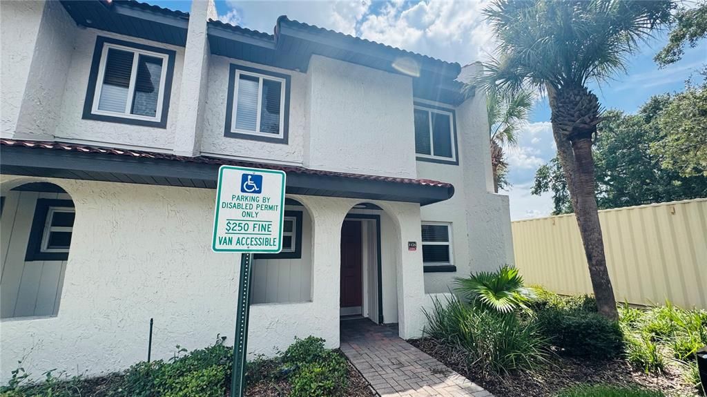 For Rent: $2,000 (2 beds, 2 baths, 1052 Square Feet)
