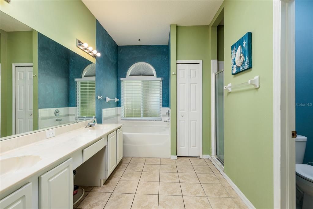 For Sale: $420,000 (3 beds, 2 baths, 1934 Square Feet)
