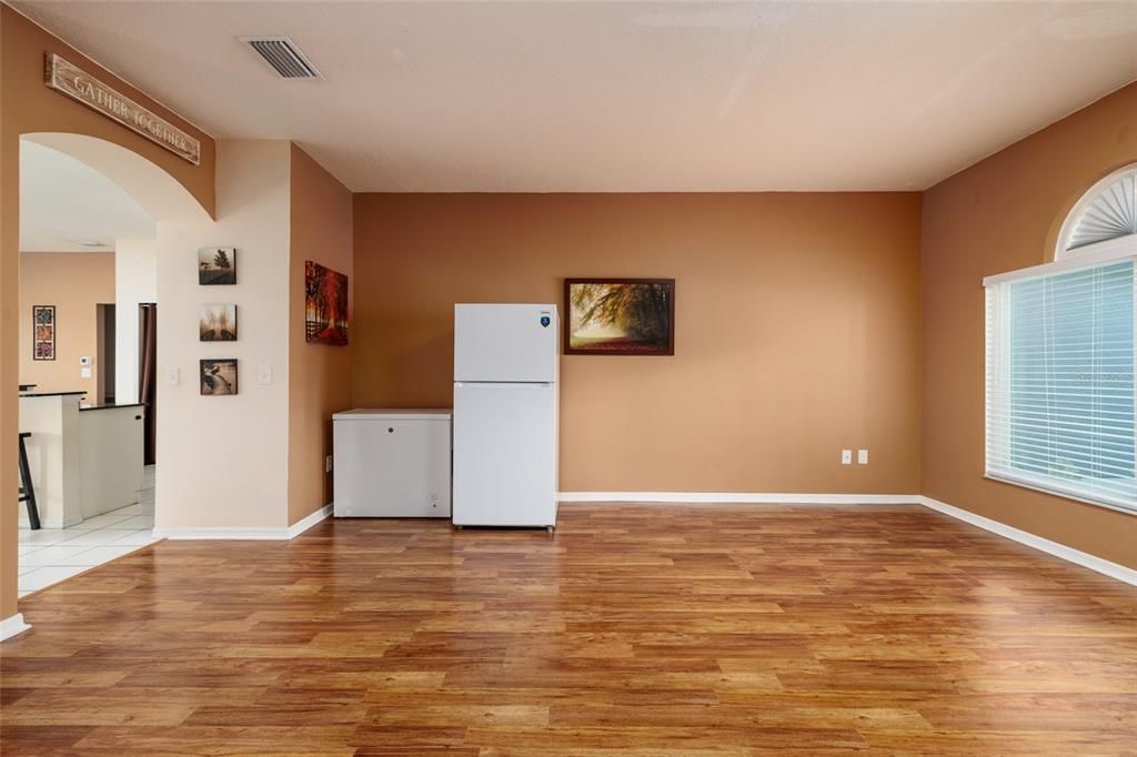 For Sale: $420,000 (3 beds, 2 baths, 1934 Square Feet)