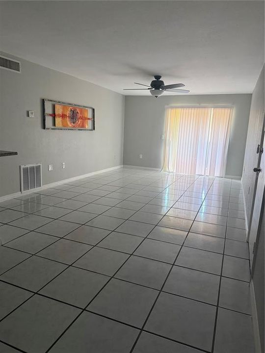For Rent: $1,550 (3 beds, 2 baths, 897 Square Feet)