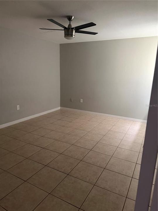 For Rent: $1,550 (3 beds, 2 baths, 897 Square Feet)