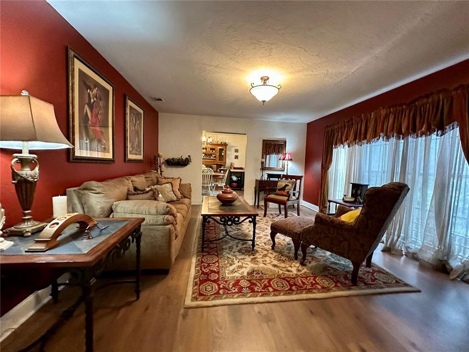En Venta: $387,900 (3 camas, 2 baños, 1696 Pies cuadrados)