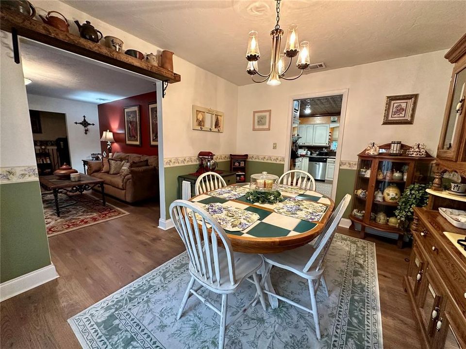 En Venta: $387,900 (3 camas, 2 baños, 1696 Pies cuadrados)