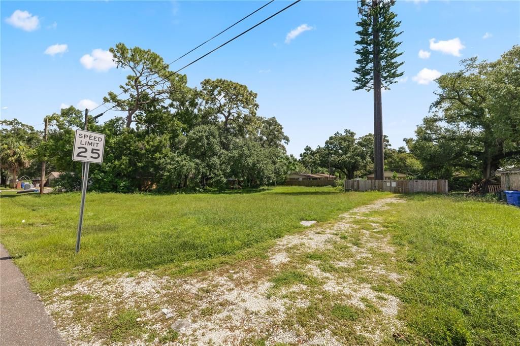 待售: $175,000 (0.40 acres)