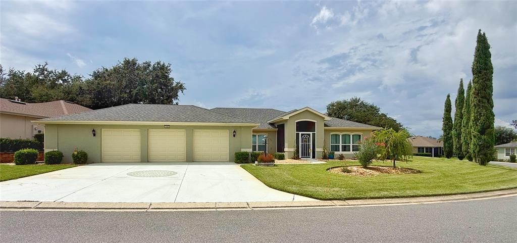 For Sale: $399,000 (3 beds, 2 baths, 2035 Square Feet)