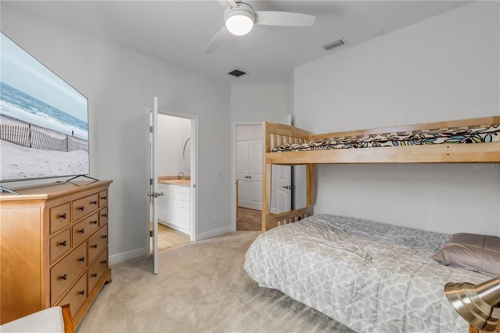 En Venta: $659,000 (4 camas, 3 baños, 2798 Pies cuadrados)