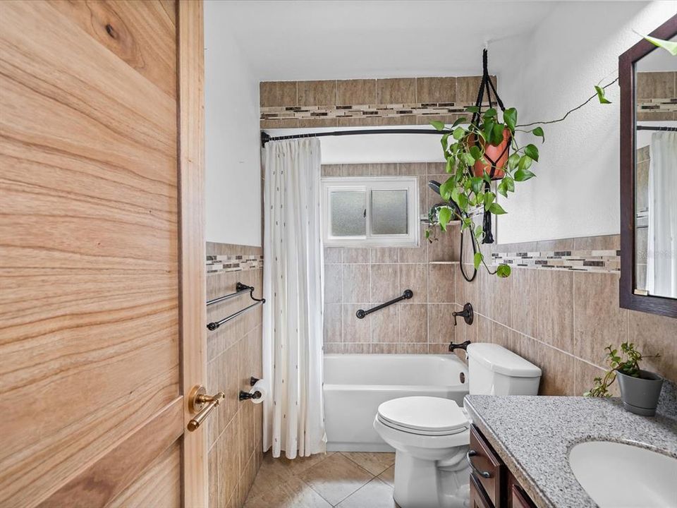 На продажу: $319,900 (3 спален, 2 ванн, 1630 Квадратных фут)