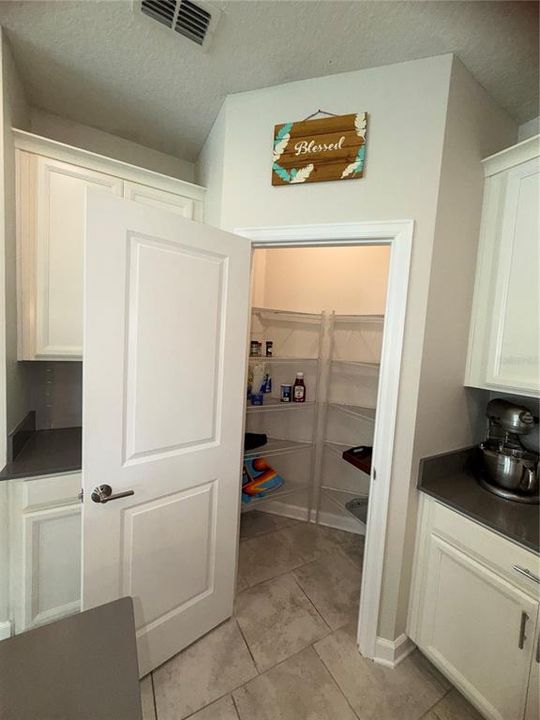 For Sale: $405,000 (4 beds, 3 baths, 2077 Square Feet)