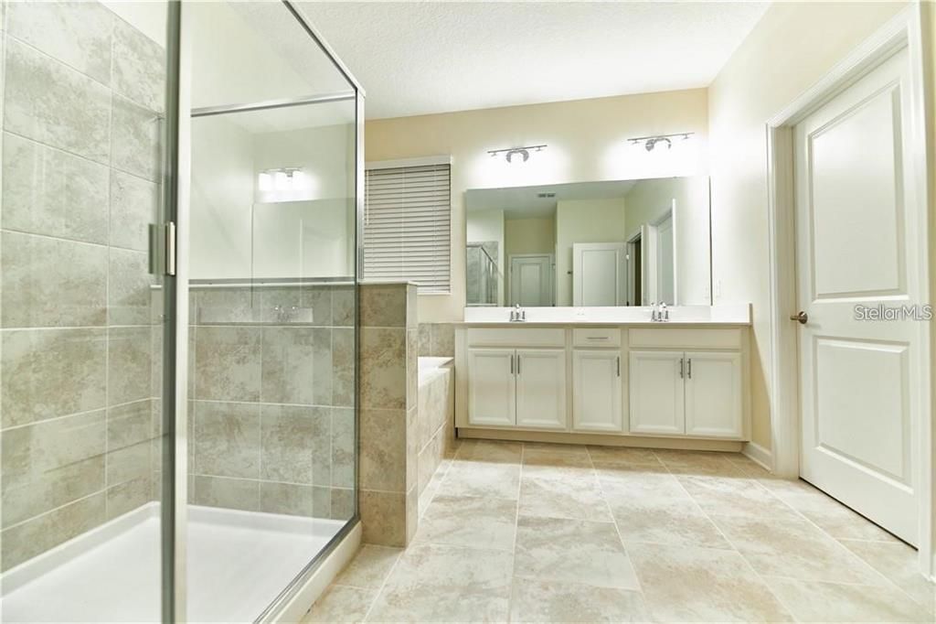 For Sale: $405,000 (4 beds, 3 baths, 2077 Square Feet)