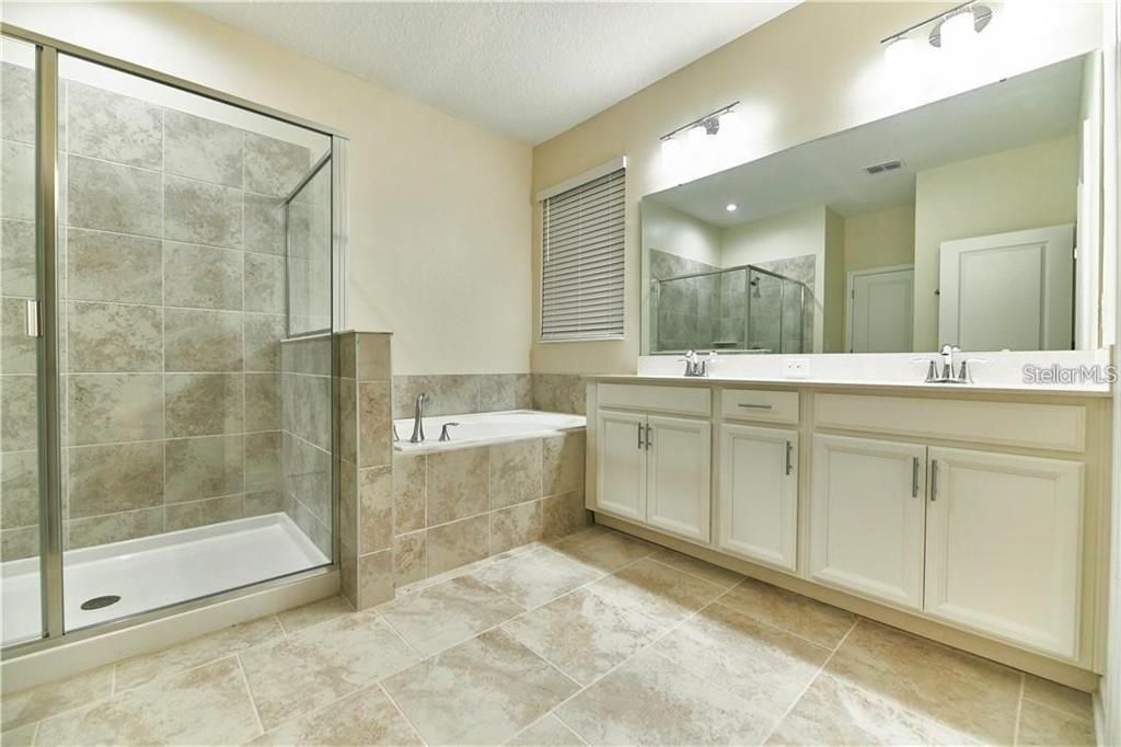 For Sale: $405,000 (4 beds, 3 baths, 2077 Square Feet)