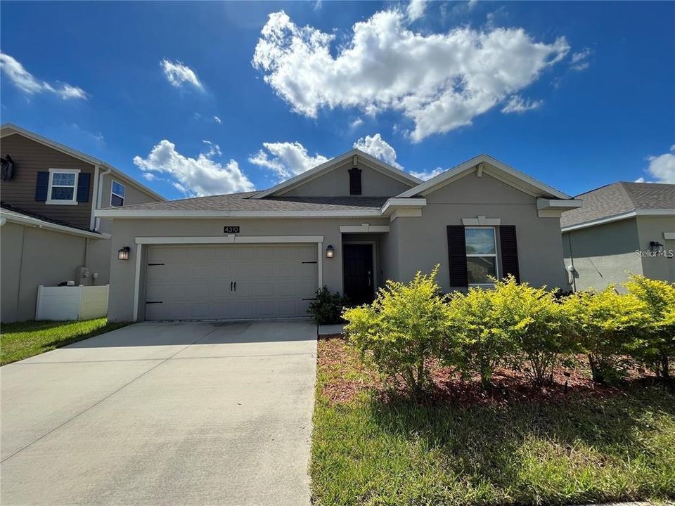 For Sale: $405,000 (4 beds, 3 baths, 2077 Square Feet)