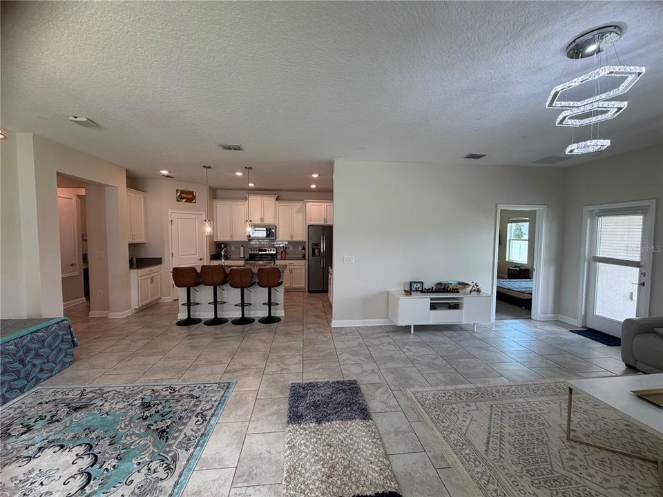 For Sale: $405,000 (4 beds, 3 baths, 2077 Square Feet)