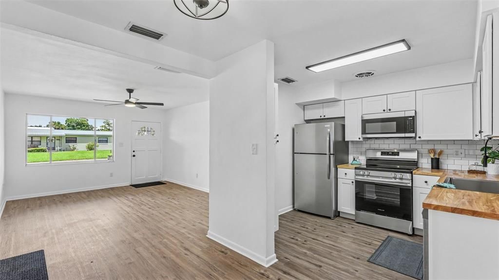 For Sale: $269,900 (3 beds, 1 baths, 1053 Square Feet)