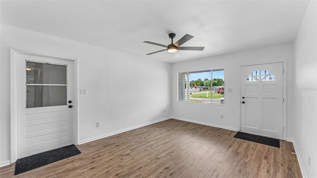 For Sale: $269,900 (3 beds, 1 baths, 1053 Square Feet)