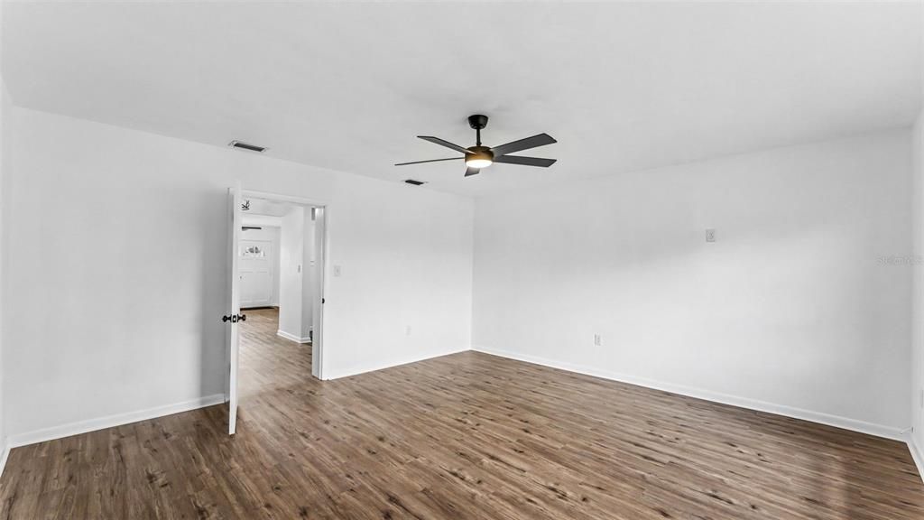 For Sale: $269,900 (3 beds, 1 baths, 1053 Square Feet)