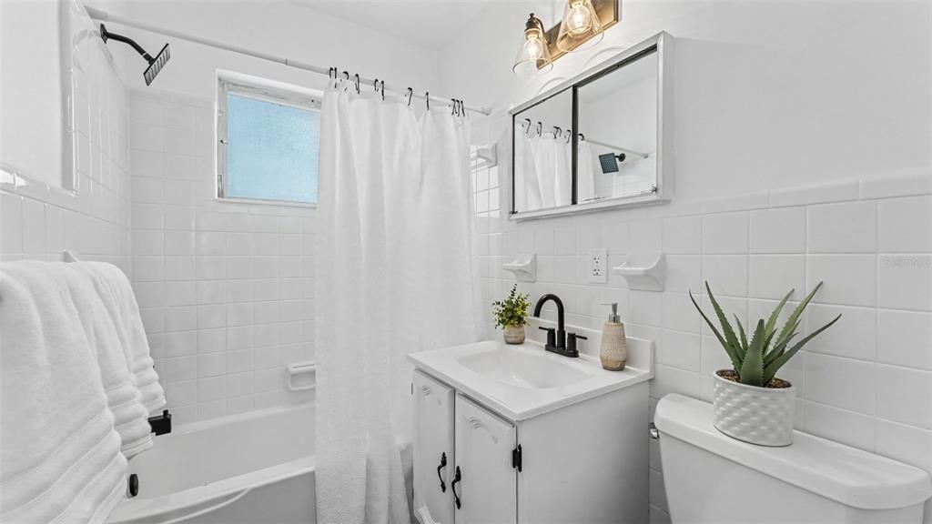 For Sale: $269,900 (3 beds, 1 baths, 1053 Square Feet)
