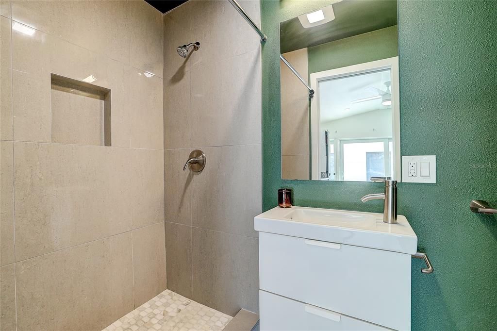 For Sale: $594,900 (3 beds, 3 baths, 1681 Square Feet)