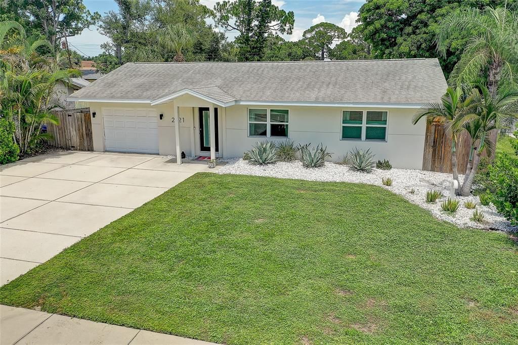 For Sale: $594,900 (3 beds, 3 baths, 1681 Square Feet)