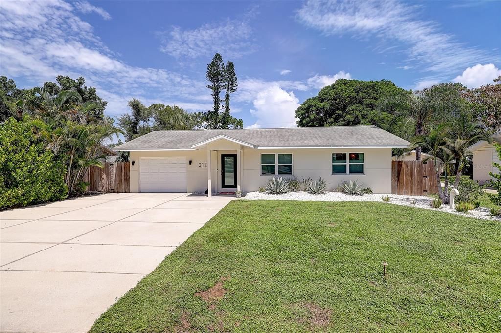 For Sale: $594,900 (3 beds, 3 baths, 1681 Square Feet)