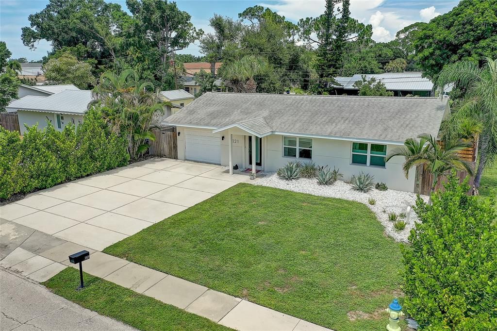 For Sale: $594,900 (3 beds, 3 baths, 1681 Square Feet)