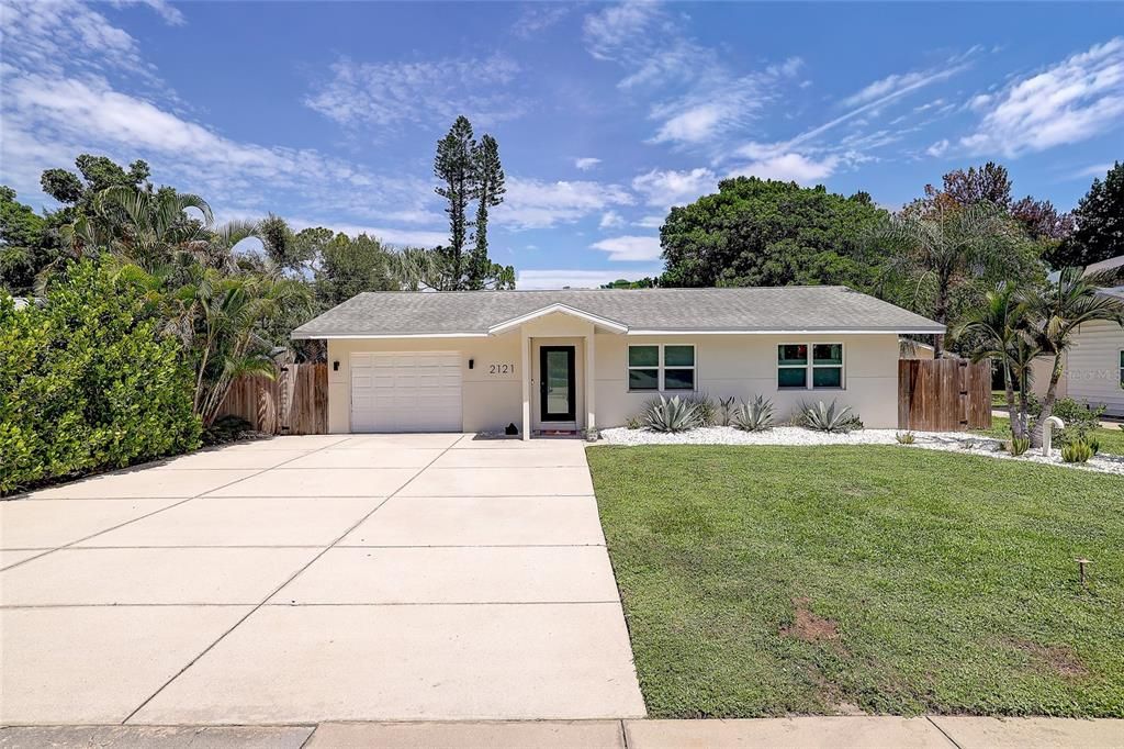 For Sale: $594,900 (3 beds, 3 baths, 1681 Square Feet)