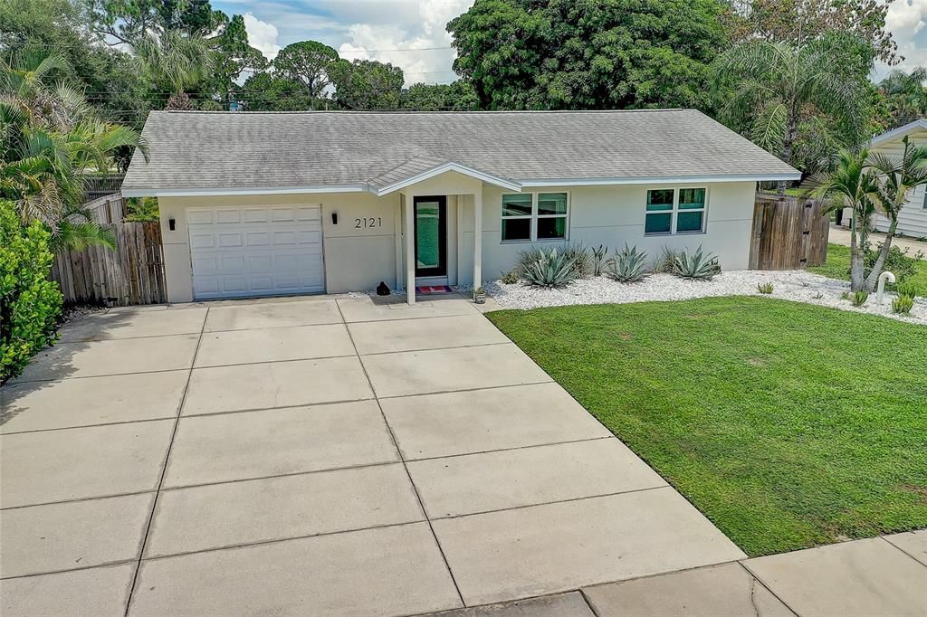For Sale: $594,900 (3 beds, 3 baths, 1681 Square Feet)