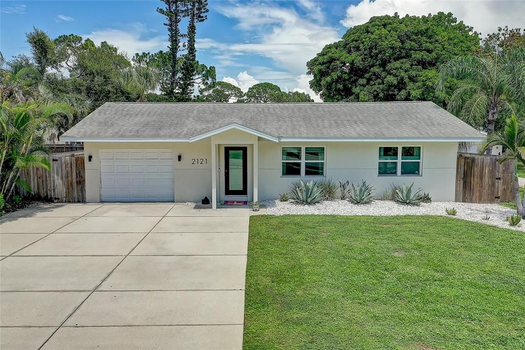 For Sale: $594,900 (3 beds, 3 baths, 1681 Square Feet)