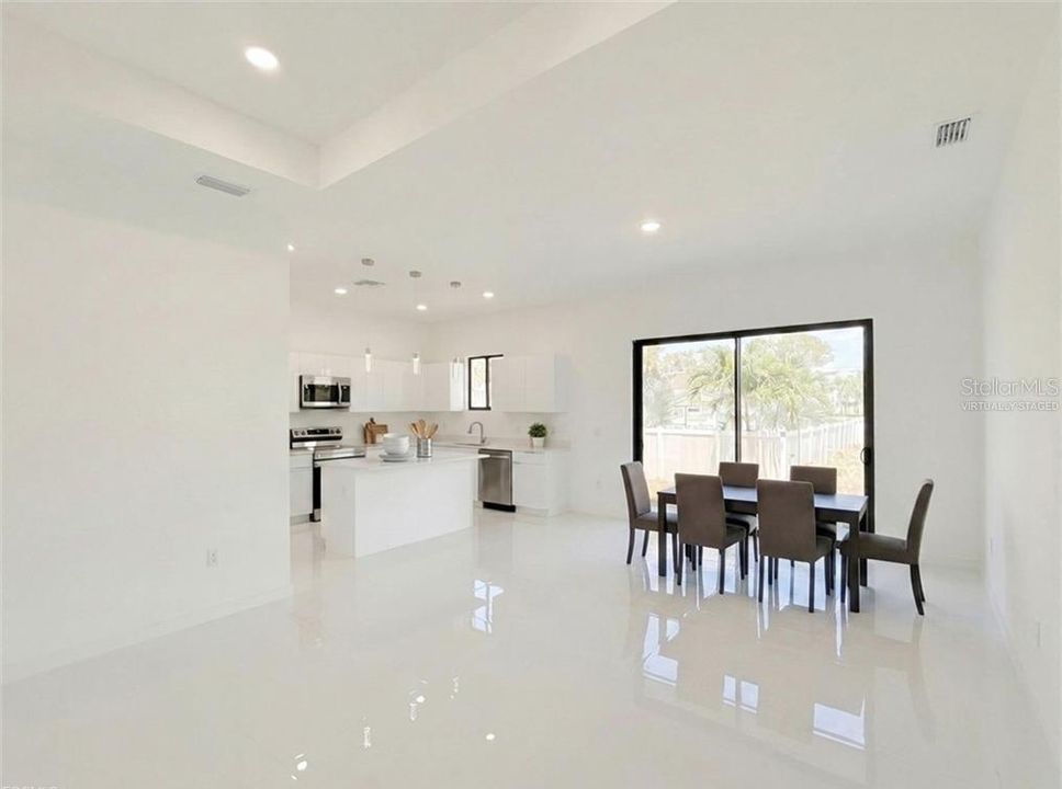 For Sale: $420,000 (4 beds, 3 baths, 1904 Square Feet)