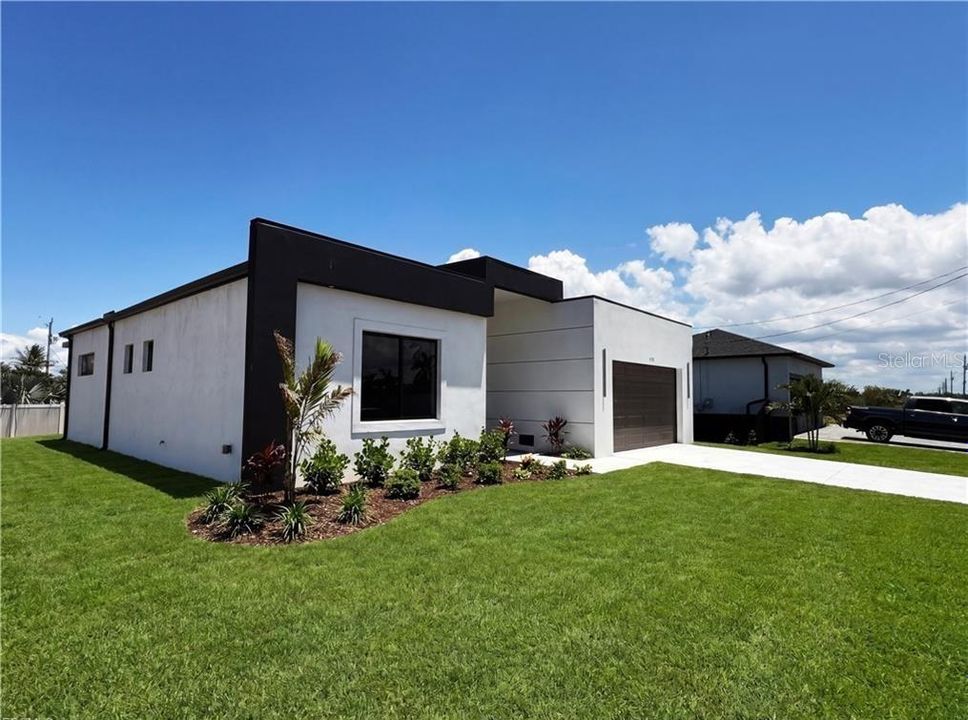 For Sale: $420,000 (4 beds, 3 baths, 1904 Square Feet)