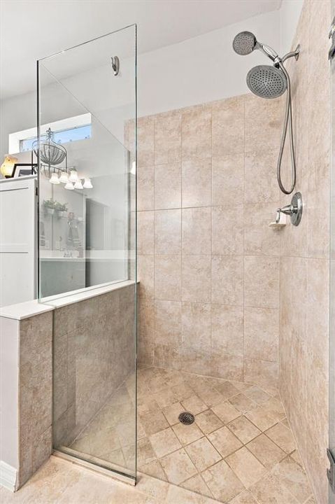 En Venta: $599,000 (4 camas, 2 baños, 2819 Pies cuadrados)