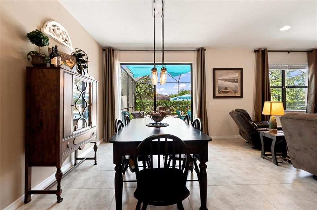 En Venta: $599,000 (4 camas, 2 baños, 2819 Pies cuadrados)