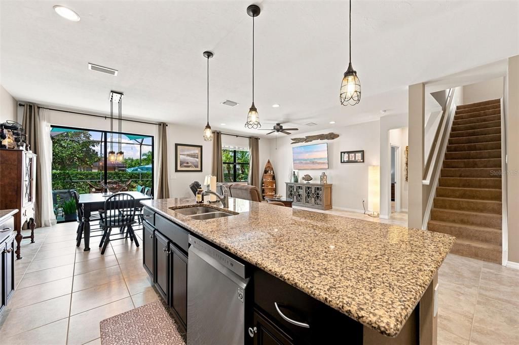 En Venta: $599,000 (4 camas, 2 baños, 2819 Pies cuadrados)