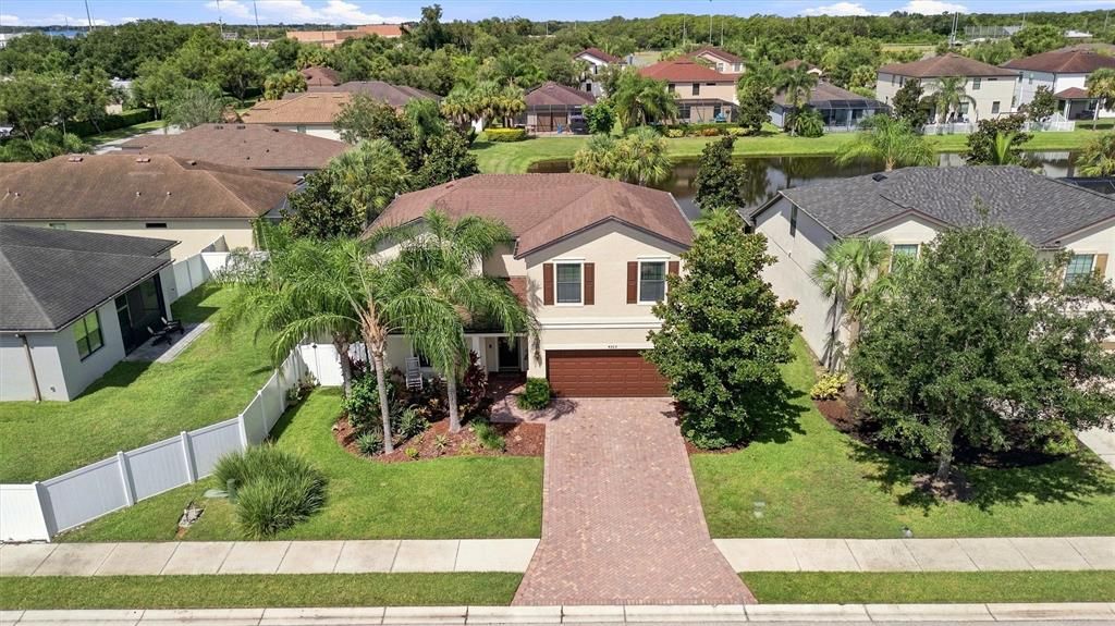 En Venta: $599,000 (4 camas, 2 baños, 2819 Pies cuadrados)