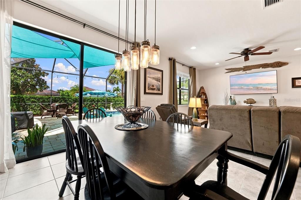 En Venta: $599,000 (4 camas, 2 baños, 2819 Pies cuadrados)