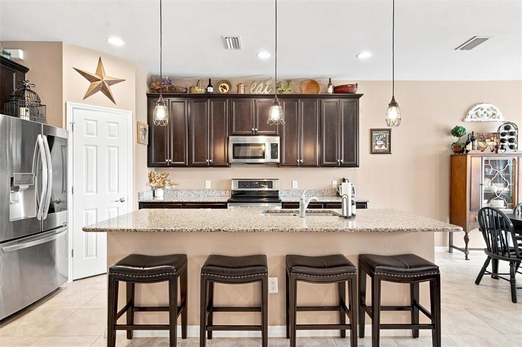 En Venta: $599,000 (4 camas, 2 baños, 2819 Pies cuadrados)