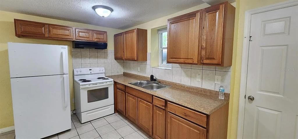 В аренду: $1,550 (2 спален, 1 ванн, 850 Квадратных фут)