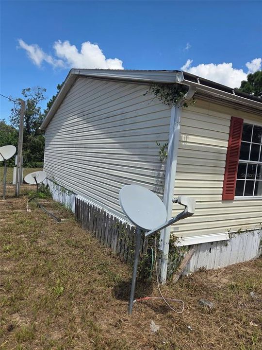 For Sale: $185,000 (5 beds, 2 baths, 2280 Square Feet)