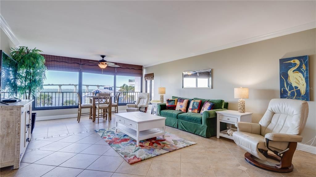 En Venta: $434,900 (2 camas, 2 baños, 1167 Pies cuadrados)