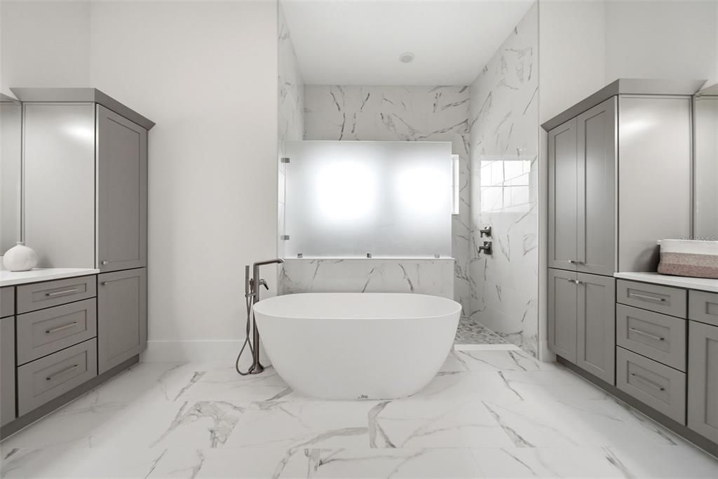 For Sale: $795,000 (4 beds, 3 baths, 2642 Square Feet)