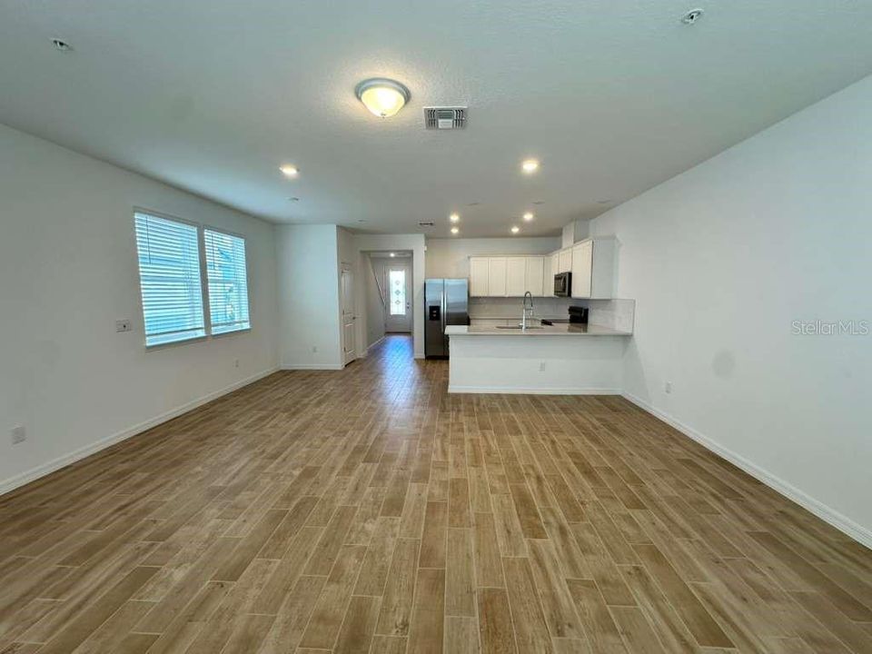 For Rent: $2,800 (4 beds, 3 baths, 1847 Square Feet)