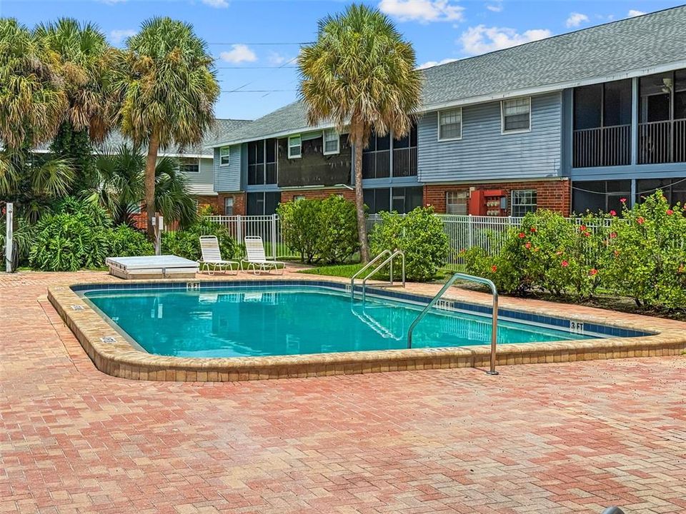 For Sale: $114,000 (1 beds, 1 baths, 856 Square Feet)