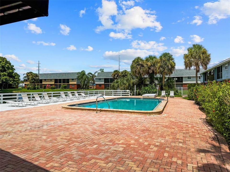 For Sale: $114,000 (1 beds, 1 baths, 856 Square Feet)
