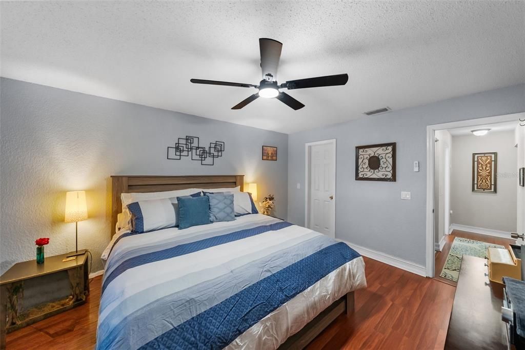 For Sale: $114,000 (1 beds, 1 baths, 856 Square Feet)