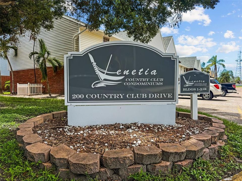 For Sale: $114,000 (1 beds, 1 baths, 856 Square Feet)