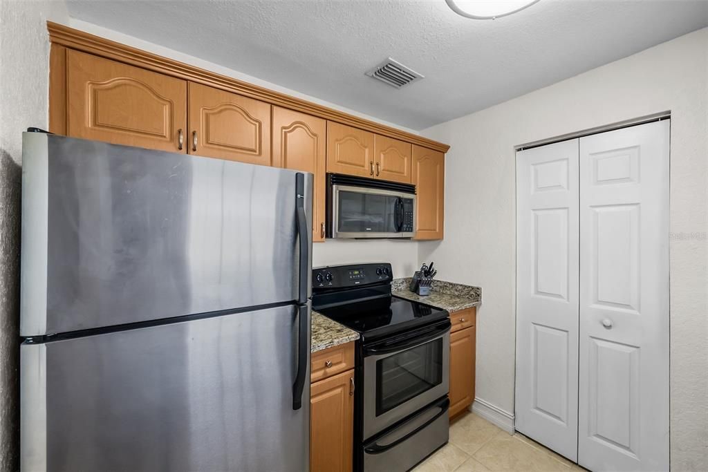 For Sale: $114,000 (1 beds, 1 baths, 856 Square Feet)
