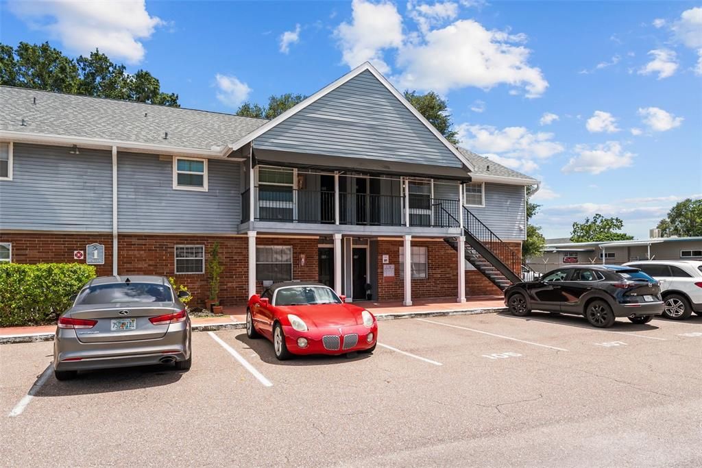 For Sale: $114,000 (1 beds, 1 baths, 856 Square Feet)
