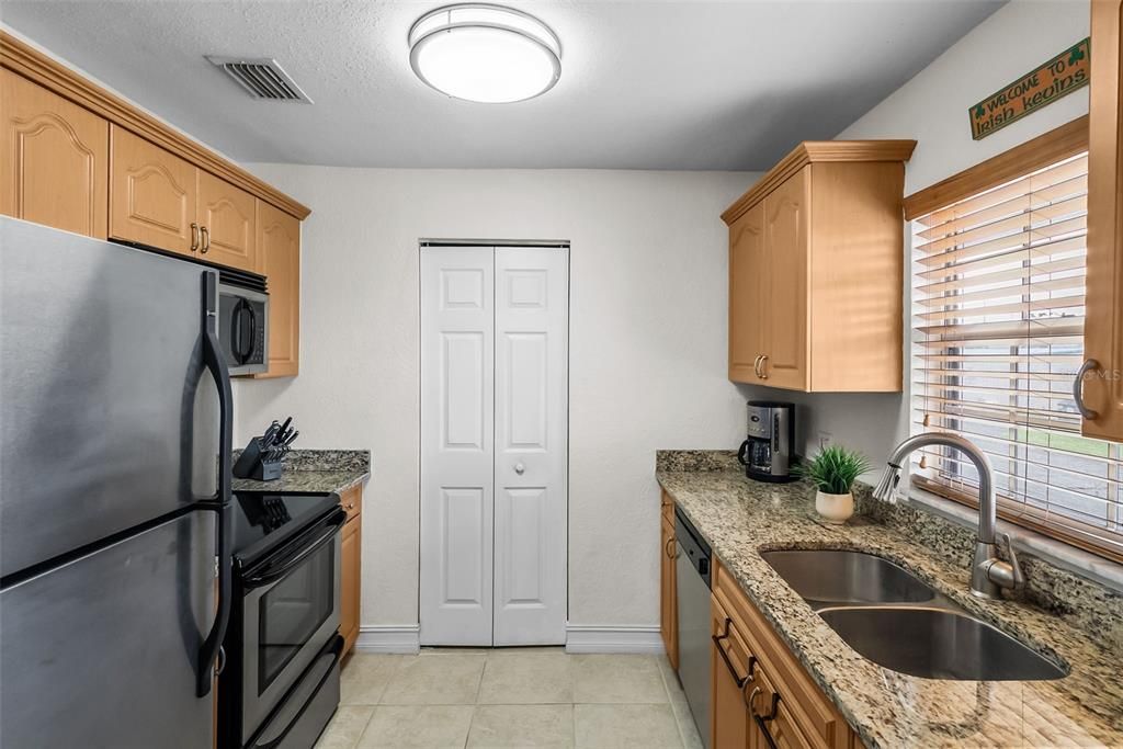 For Sale: $114,000 (1 beds, 1 baths, 856 Square Feet)