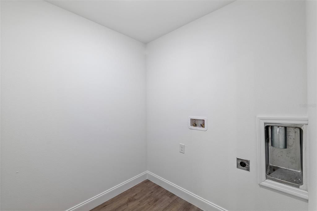 For Rent: $2,900 (3 beds, 2 baths, 1609 Square Feet)